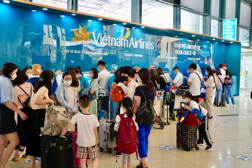 Du lịch Tết rầm rộ… vào mùa