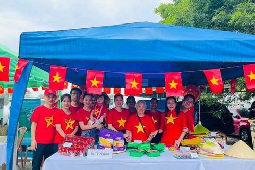 Đại sứ quán Việt Nam tại Sri Lanka tham gia Hội chợ từ thiện quốc tế năm 2023