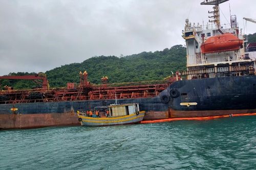 Khẩn trương ứng phó, bảo vệ môi trường sau sự cố tàu chở dầu trôi dạt vào Cù Lao Chàm