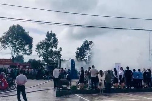 Đắk Lắk: Đội chữa cháy của doanh nghiệp hỗ trợ cùng lực lượng chức năng kịp thời khống chế đám cháy nhà dân