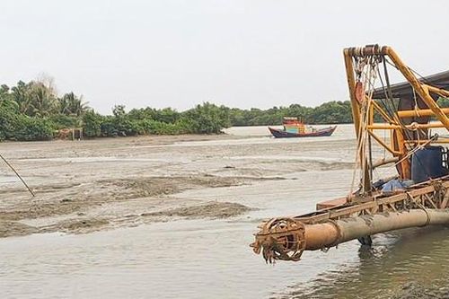 Sông bị bùn thải bủa vây: Bình Định yêu cầu khẩn trương nạo vét