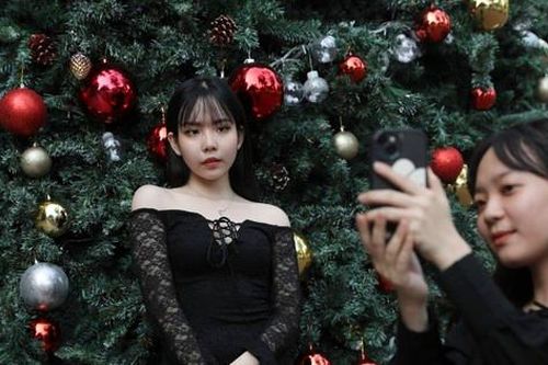 Nhiều điểm 'check-in' Giáng sinh sớm đẹp lung linh, hút giới trẻ tại TPHCM