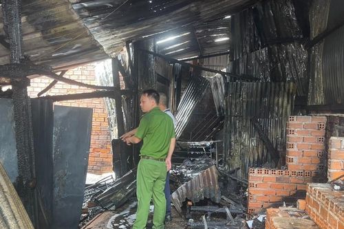 Huy động hơn 100 người chữa cháy cửa hàng tạp hóa