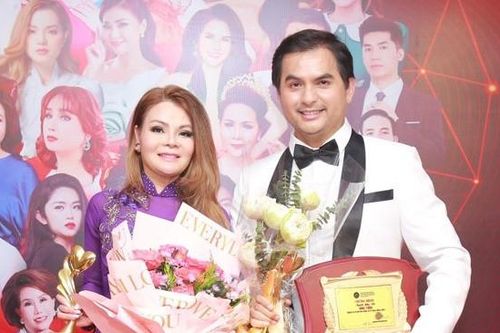 Đức Tiến bất ngờ nhận giải thưởng Nghệ sĩ vì cộng đồng 2023