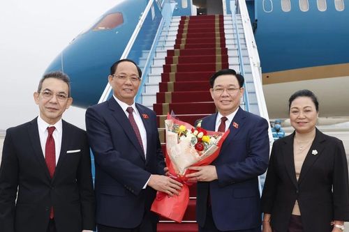 Chủ tịch Quốc hội rời Hà Nội, lên đường dự Hội nghị Cấp cao Quốc hội CLV