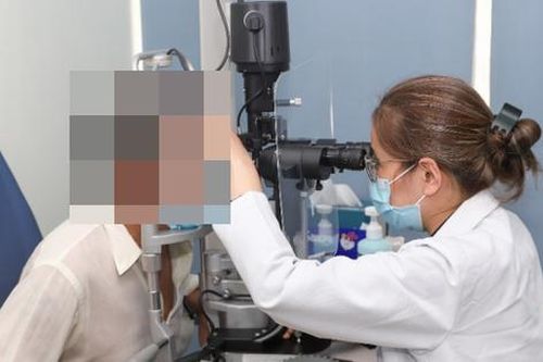 Mù 1 mắt vì sử dụng thuốc nhỏ mắt chữa đục thủy tinh thể