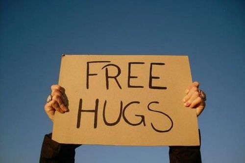Điều bất ngờ về Ngày Quốc tế Ôm tự do 4/12