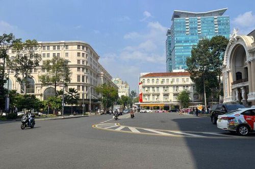 Cận cảnh đường Đồng Khởi, một trong những tuyến phố đắt đỏ nhất thế giới