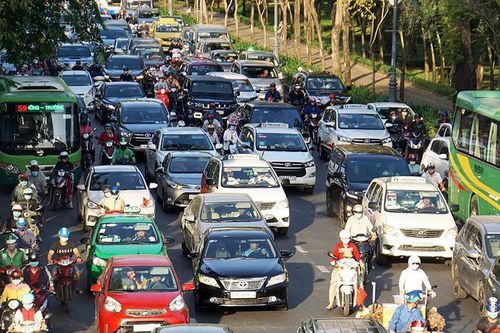TP.HCM xem xét giới hạn tốc độ xe trong nội thành 30 - 50 km/h, giới chuyên gia lên tiếng