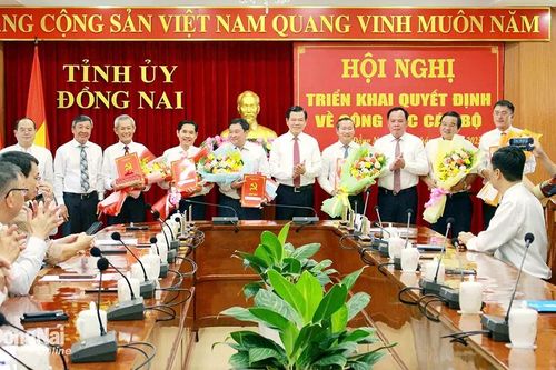 Triển khai nhiều quyết định về công tác cán bộ