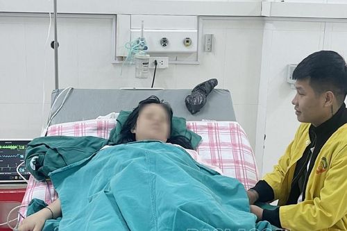 Cấp cứu thành công sản phụ trụy mạch, rối loạn đông máu sau đẻ thường