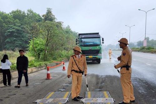Mở đợt cao điểm xử lý xe tải vi phạm ở khu vực ngoại thành