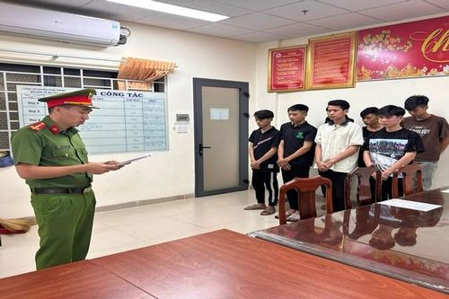 Khởi tố 4 thanh niên đi xe máy bốc đầu quay video đăng TikTok