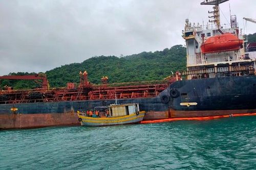 Lên phương án bảo vệ môi trường sau sự cố tàu chở dầu trôi dạt vào Cù Lao Chàm