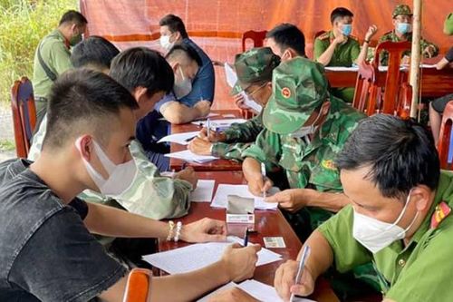 Theo chân Công an xã vùng biên