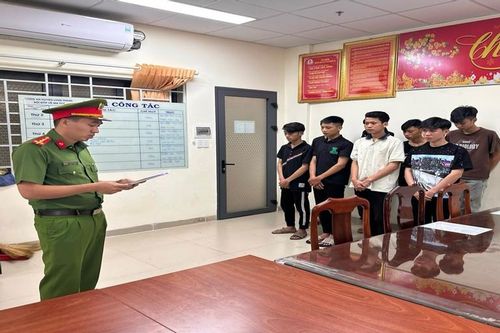 Khởi tố nhóm thanh niên bốc đầu xe máy, quay clip đưa lên mạng xã hội