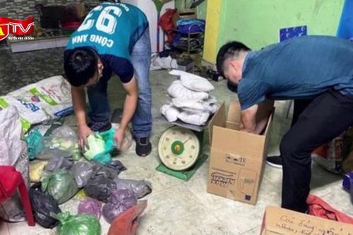 Cận cảnh hầm bí mật để sản xuất pháo trái phép