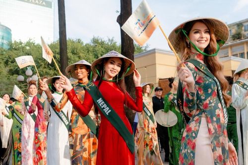 Thí sinh Miss Earth 2023 quảng bá hình ảnh du lịch TP. Hồ Chí Minh