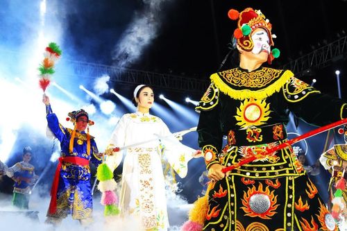 Làm gì để tuồng 'bén rễ' vào đời sống?