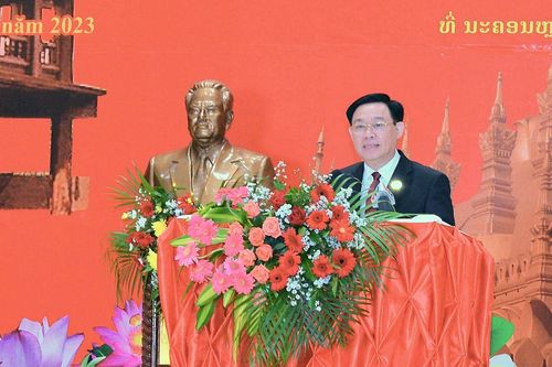 Chủ tịch Quốc hội Vương Đình Huệ thăm Học viện Chính trị Bộ Công an Lào