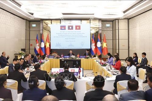 Ủy ban Đối ngoại họp trong khuôn khổ Hội nghị cấp cao Quốc hội Campuchia-Lào-Việt Nam lần thứ nhất
