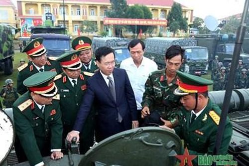 Chủ tịch nước Võ Văn Thưởng thăm Lữ đoàn Tăng thiết giáp 574