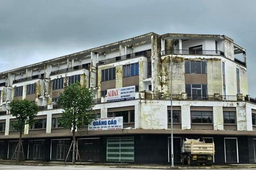 Quảng Ngãi: La liệt nhà phố bỏ hoang tại Khu đô thị mới