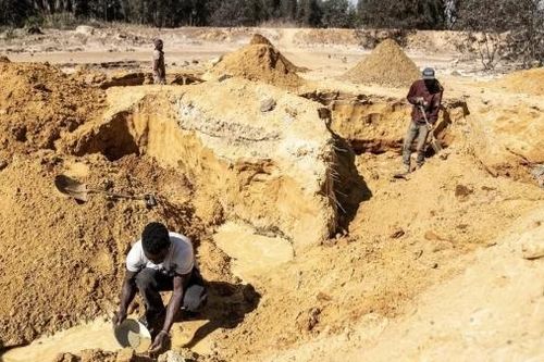 Chính quyền Libya triệt phá hoạt động khai thác vàng trái phép trên sa mạc