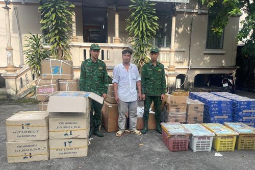 Bắt quả tang đối tượng chở hàng cấm số lượng lớn