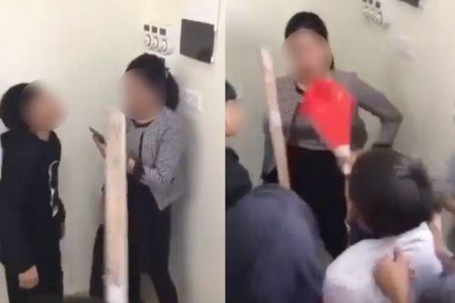 Bức xúc cảnh giáo viên bị nhóm học sinh nhốt trong lớp, ném dép vào người