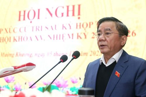 Chủ nhiệm Ủy ban Kiểm tra Trung ương Trần Cẩm Tú tiếp xúc cử tri tỉnh Lào Cai
