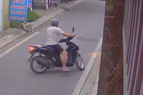 Giả làm từ thiện, gã đàn ông trẻ tuổi lấy trộm 2 cây vàng của vợ chồng cụ già ở TPHCM