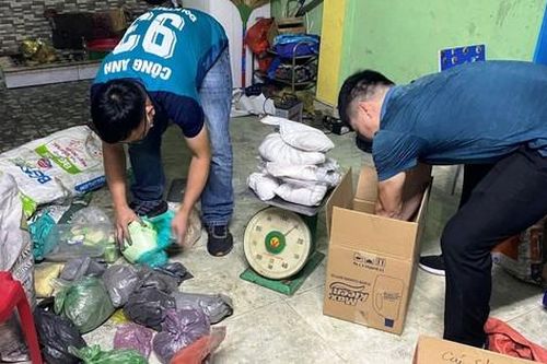 Cảnh sát phát lộ căn hầm bí mật để sản xuất pháo trái phép ở Thanh Hóa