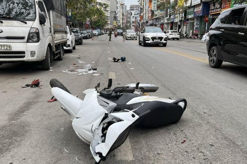 Con trai bị đuổi đánh, người bố lái ô tô chèn 3 thiếu niên thương vong