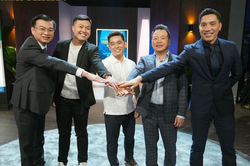 'Cá mập' giành nhau start-up làm ốp lưng điện thoại mỏng ở Shark Tank