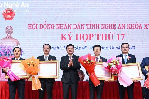 Chủ tịch nước tặng thưởng Huân chương Lao động cho 5 cá nhân của tỉnh Nghệ An