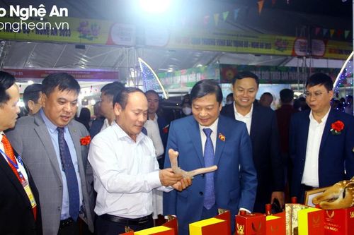 250 gian hàng quy tụ tại Hội chợ Công Thương vùng Bắc Trung Bộ - Nghệ An
