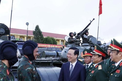 Chủ tịch nước Võ Văn Thưởng thăm Lữ đoàn Tăng thiết giáp 574