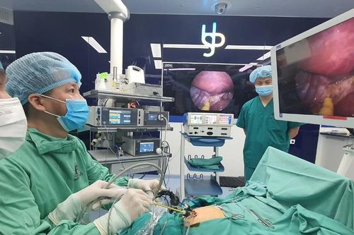 Bệnh nhân Australia sang Việt Nam phẫu thuật nang ống mật chủ nội soi một lỗ