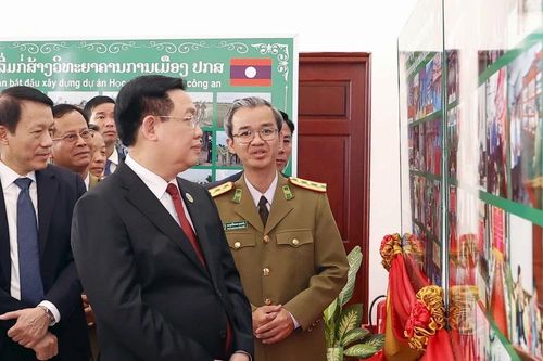 Chủ tịch Quốc hội Vương Đình Huệ thăm Học viện Chính trị Công an Lào