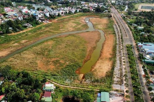 Hồ Hạ ở Gia Nghĩa trơ đáy