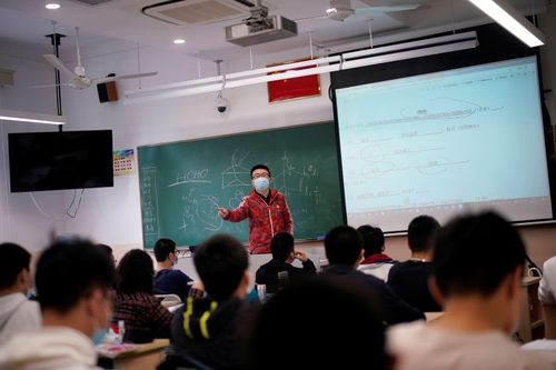 Bệnh hô hấp gia tăng, Trung Quốc đưa hệ thống giám sát đến tận trường học