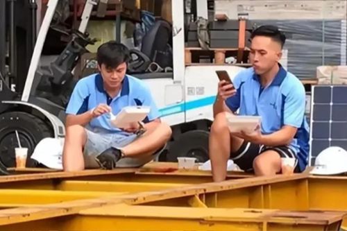 Nam ca sĩ, diễn viên có tiếng bị bắt gặp đi làm thợ xây ở tuổi 40, thu nhập hơn 5 triệu mỗi ngày