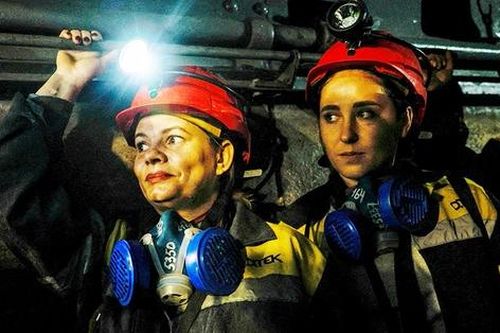 Các nữ công nhân làm việc thay nam giới tại các mỏ than Ukraine