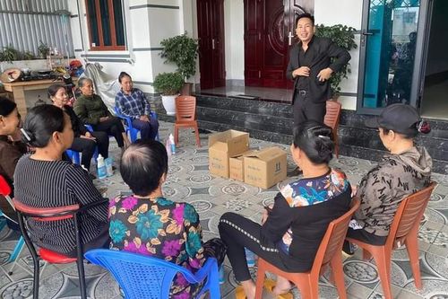 Con cái đi làm xa nơm nớp lo bố mẹ bị 'sập bẫy' thực phẩm chức năng