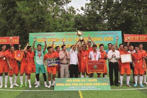 Sôi nổi hoạt động văn hóa, thể thao chào mừng thành lập huyện Phú Tân