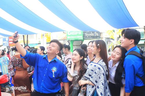 Gắn kết thanh niên Việt Nam - Lào - Campuchia