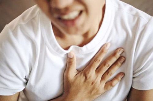 Bác sĩ trả lời: Mới 18 tuổi, hay đau thắt ở ngực là bệnh gì?