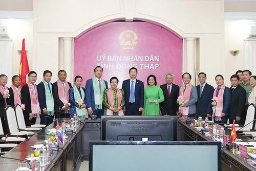 Lãnh đạo tỉnh tiếp Đoàn đại biểu Bộ Văn hóa và Nghệ thuật Vương Quốc Campuchia đến chào xã giao