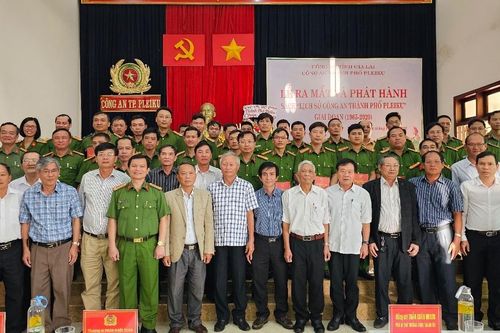Ra mắt và phát hành sách 'Lịch sử Công an TP. Pleiku' giai đoạn 1965-2020